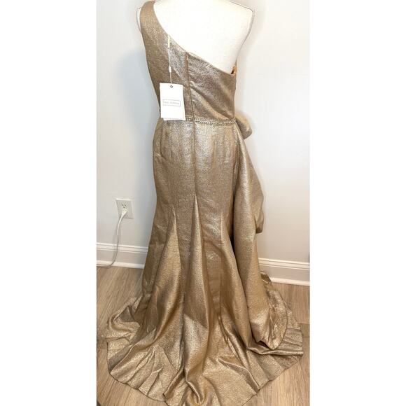 Mac Duggal One Shoulder Metallic Ruffled Evening Gown In Oyster 66975 Size 8 New - Picture 9 of 16